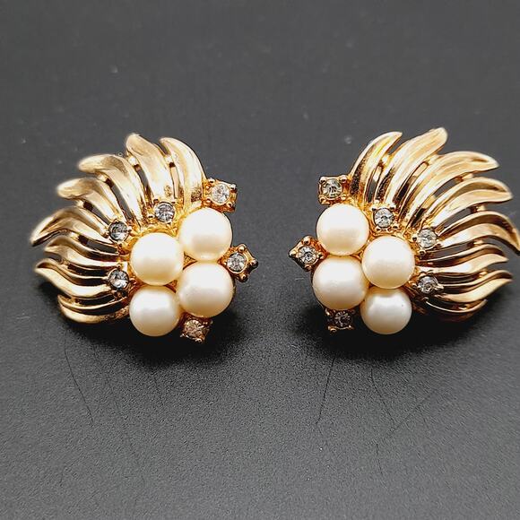 Vintage Crown Trifari Clip Earrings, Faux Pearl, Rhinestone, Mid-Century - Picture 7 of 10